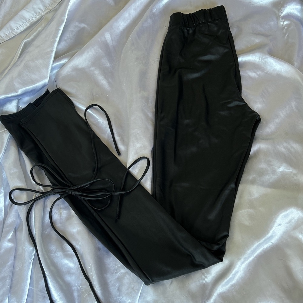 ♡ tight black leather pants ♡